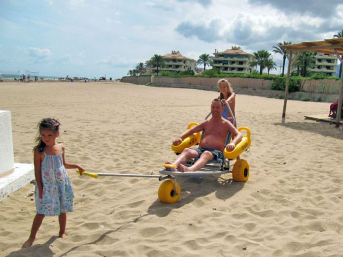 В Мариуполе часть городского пляжа обустроено для принятие людей с инвалидностью