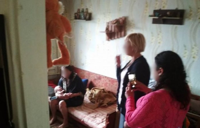 Сотрудники Славянской полиции забрали 6-летнего ребенка у дерущихся родителей