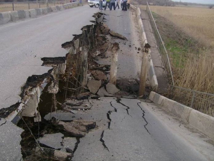 Разрушение моста в Донецкой области