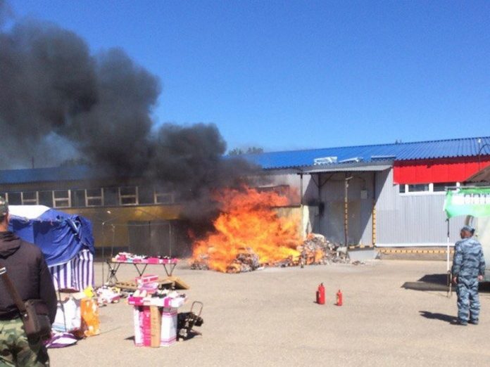 12 июня в Луганской области горел магазин