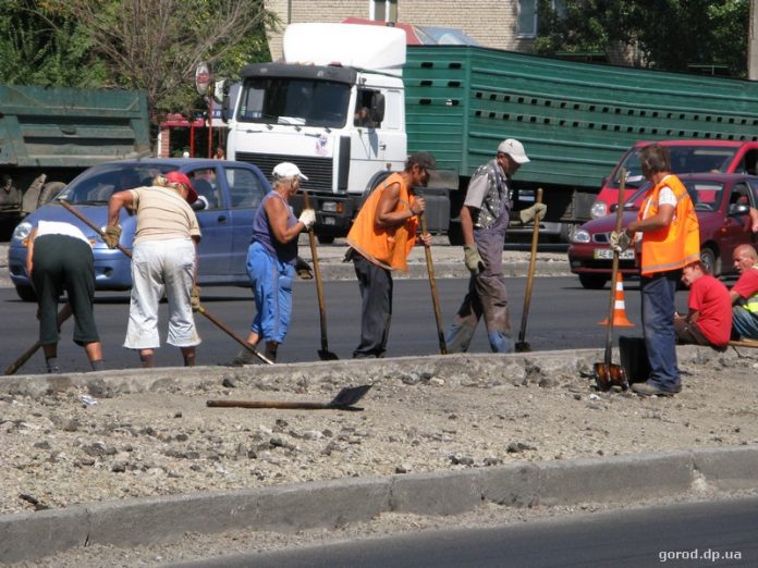 В Мариуполе проводится капитальный ремонт дорог на пр. Победы