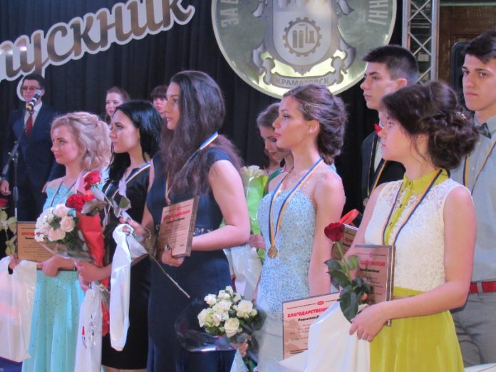 В Краматорске посчитали количество медалистов среди выпускников школ