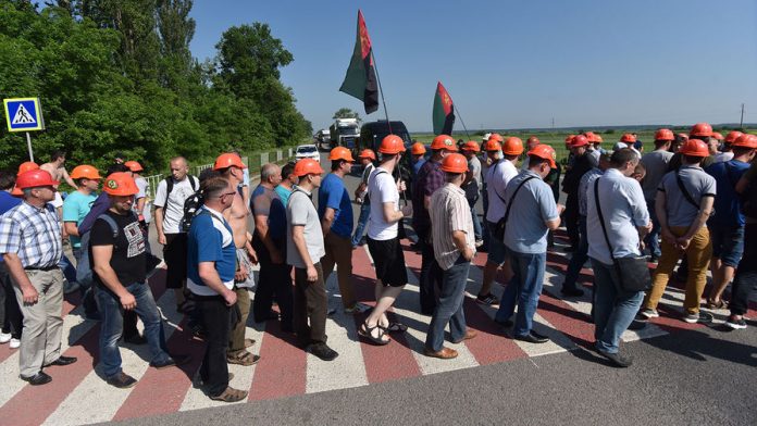 В Донецкой области бастующий шахтеры прекратили акцию протеста