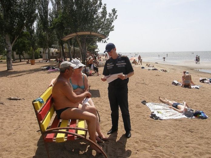 На пляжах Мариуполя с начала лета зарегистрировано 13 краж