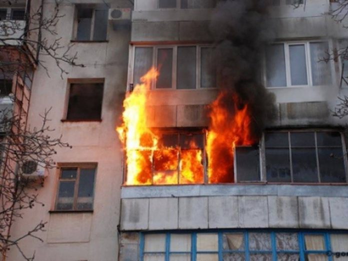 В Северодонецке в результате пожара в многоквартирном доме погибли два человека