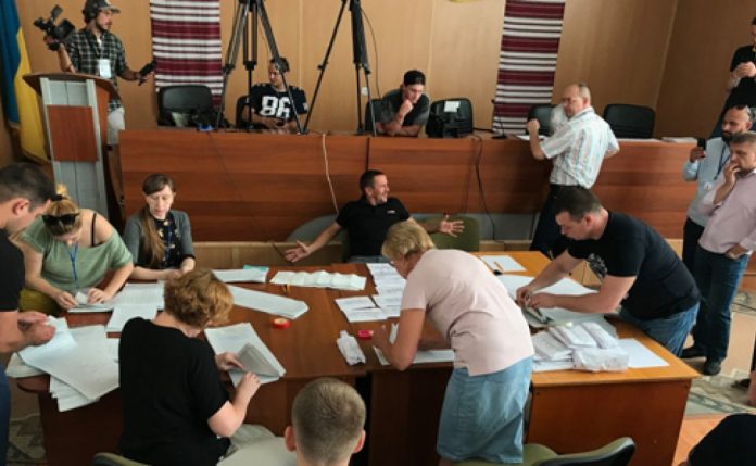 В Доброполье окружная избирательная комиссия № 50 произведет пересчет голосов на 14 участках