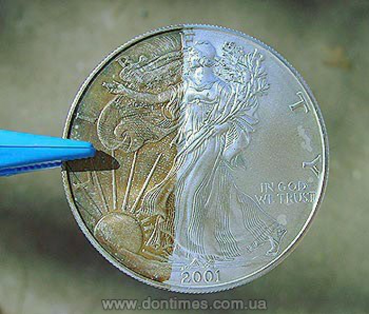 Чем можно почистить монеты. Монета окислилась. Серебряная монета окислилась. Окисление монеты. Серебряные монеты с окислами.