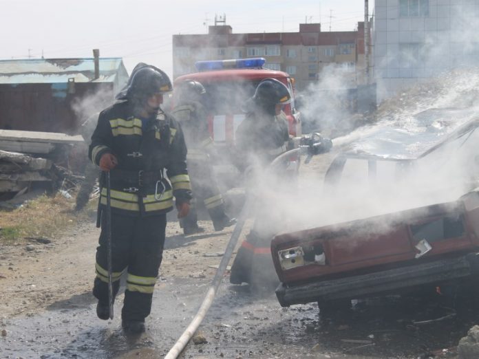 В Донецке на заправке горел автомобиль