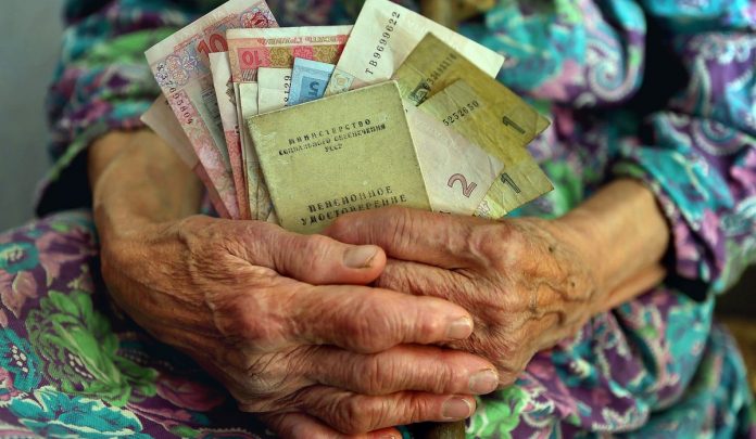С 1 июля украинские пенсионеры, имеющие стаж более 30 лет, получат прибавку в две тыс. гривен