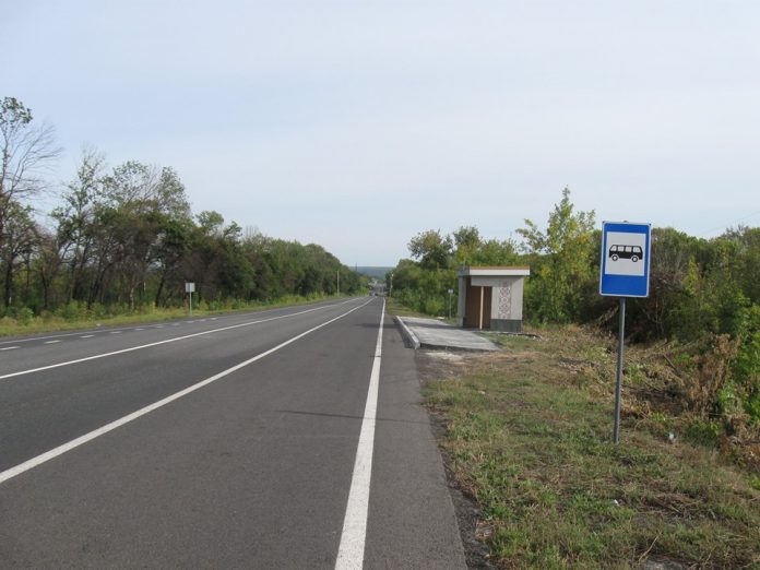 В Донецкой области проводится реконструкция остановок вдоль дорог государственного значения