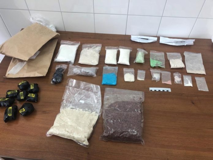 Семья из Доброполья задержана по подозрению в изготовлении и сбыту наркотиков