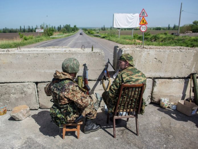 МВД Украины усилило патрулирование в Станице Луганская после разведения сил