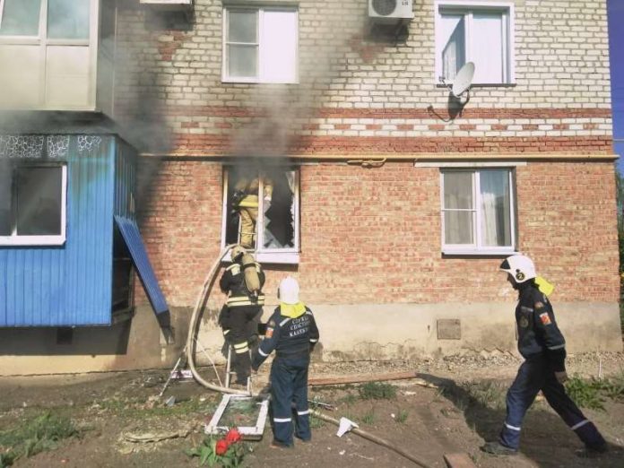В Горловке в результате пожара в пятиэтажном жилом доме пострадали ребенок и двое взрослых