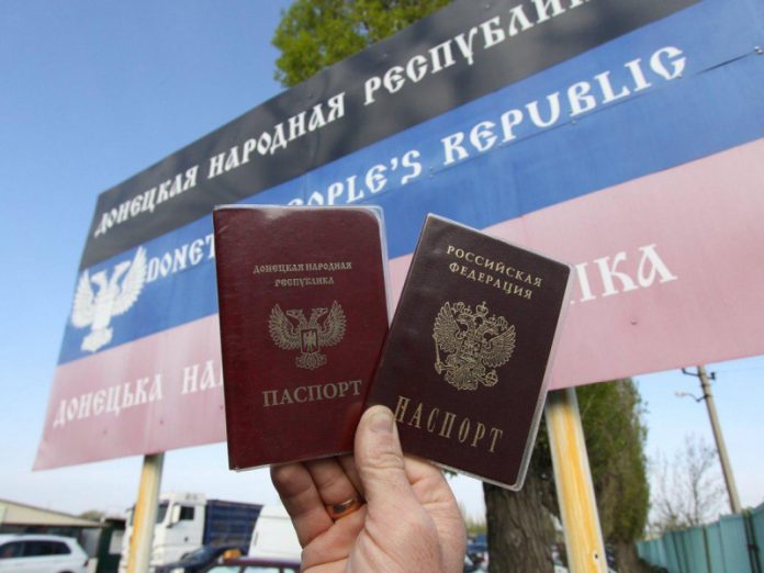 Жителей ЛДНР начали записывать в электронную очередь для получения паспортов РФ